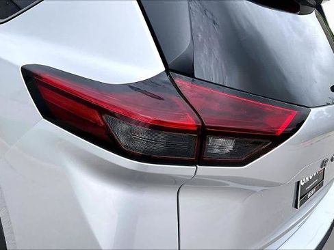 Certified 2025 Nissan Rogue SV FWD image 28