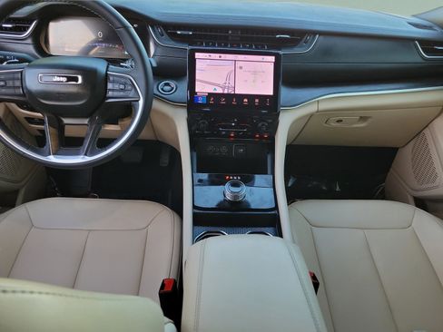 Used 2025 Jeep Grand Cherokee L Limited RWD image 10