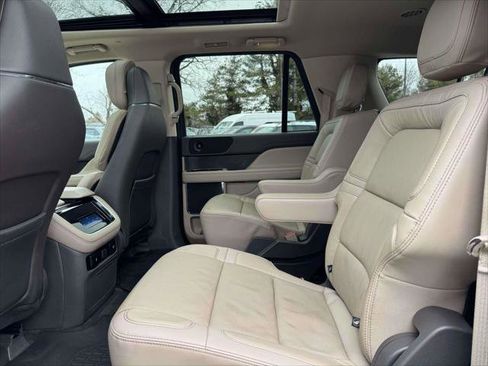 Used 2022 Lincoln Navigator L Reserve image 11