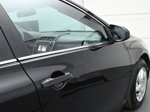 Used 2015 Toyota Camry LE image 12