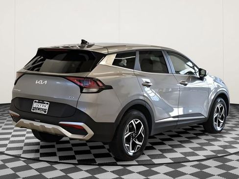Used 2025 Kia Sportage LX image 4