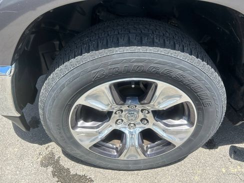Used 2019 RAM 1500 Laramie AWD/4WD image 9