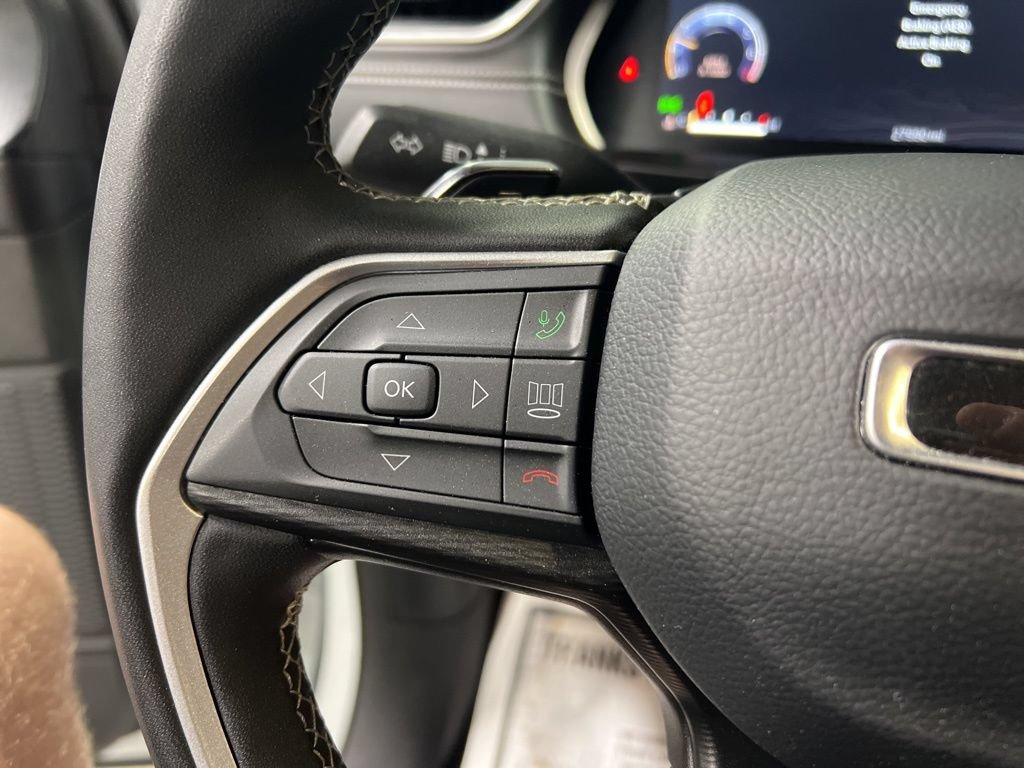 Used 2025 Jeep Grand Cherokee Altitude AWD/4WD image 26