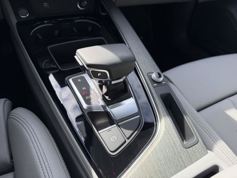 Used 2023 Audi A4 2.0T Premium w/ Convenience Package image 18