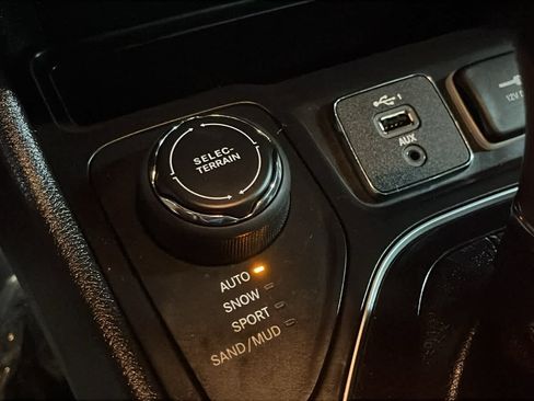 Used 2020 Jeep Cherokee Limited AWD/4WD image 21