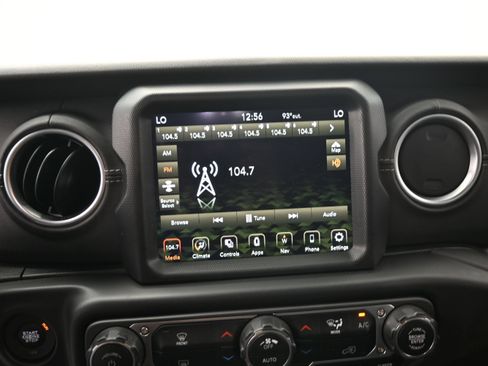 Used 2023 Jeep Wrangler Unlimited Sahara AWD/4WD image 16