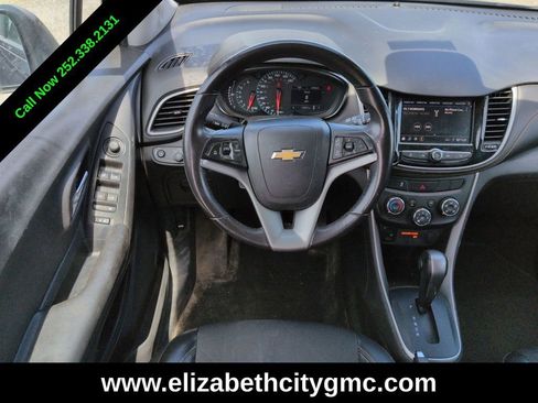 Used 2022 Chevrolet Trax LT w/ Driver Confidence Package AWD/4WD image 16