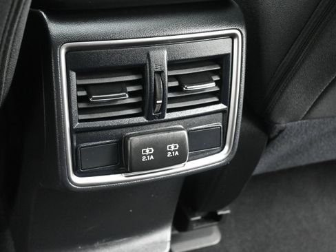 Used 2023 Subaru Forester Premium AWD/4WD image 39