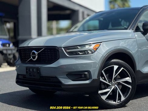 Used 2022 Volvo XC40 T5 R-Design w/ Climate Package AWD/4WD image 2