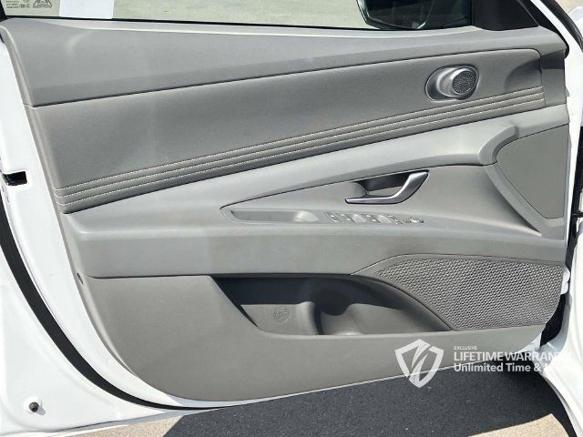 Certified 2025 Hyundai Elantra SEL FWD image 15