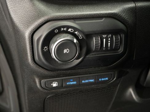 Used 2022 Jeep Wrangler Unlimited Sahara w/ Cold Weather Group AWD/4WD image 28