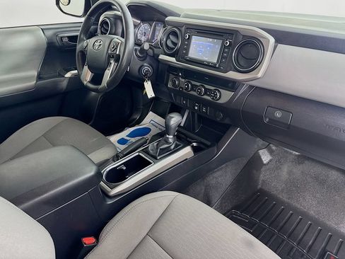 Used 2018 Toyota Tacoma SR5 AWD/4WD image 33