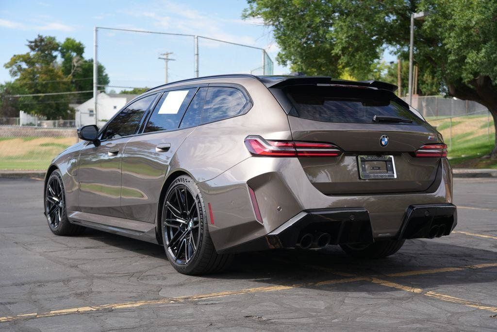 Used 2026 BMW M5 Touring AWD/4WD image 3