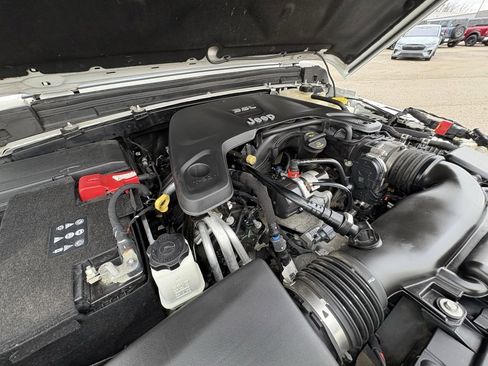 Used 2021 Jeep Wrangler Unlimited Sahara image 17