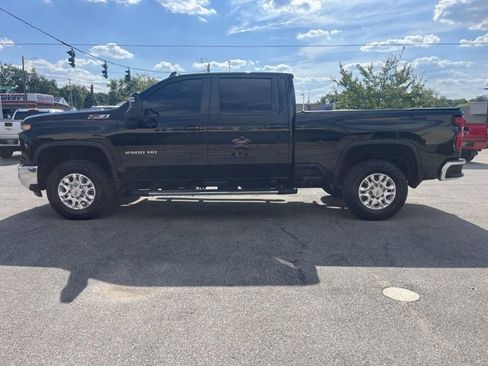 Used 2024 Chevrolet Silverado 2500 LT image 3