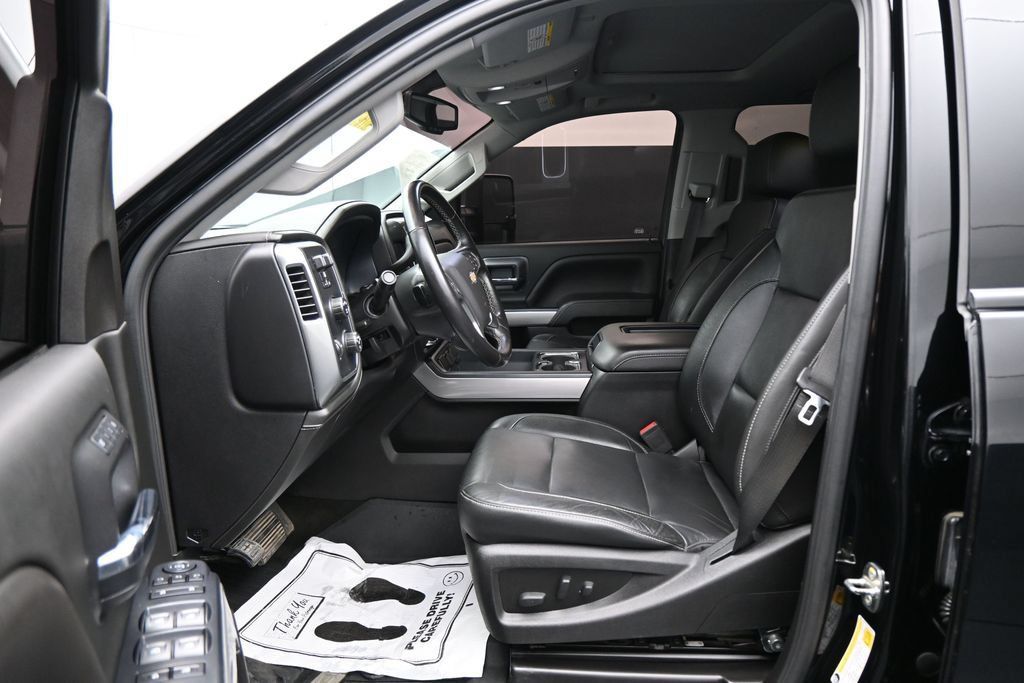 Used 2018 Chevrolet Silverado 2500 LTZ w/ Midnight Edition AWD/4WD image 9