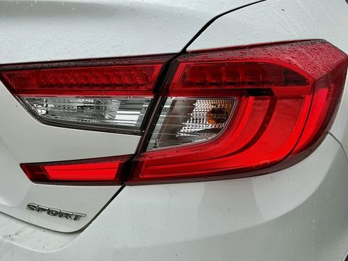 Used 2018 Honda Accord Sport image 16