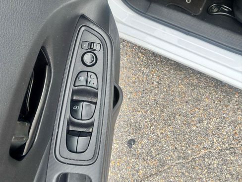 Used 2023 Nissan Versa S FWD image 36