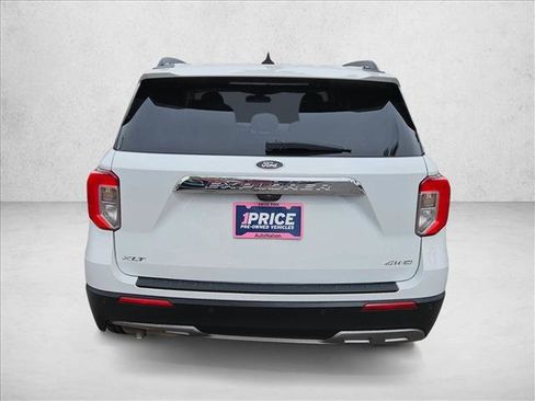 Used 2022 Ford Explorer XLT w/ Equipment Group 202A AWD/4WD image 6