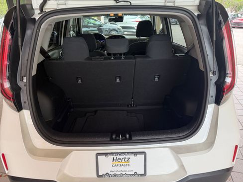 Used 2025 Kia Soul LX w/ LX Technology Package image 25