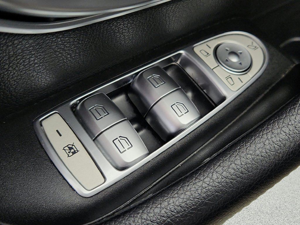 Used 2020 Mercedes-Benz E 350 4MATIC Sedan image 24