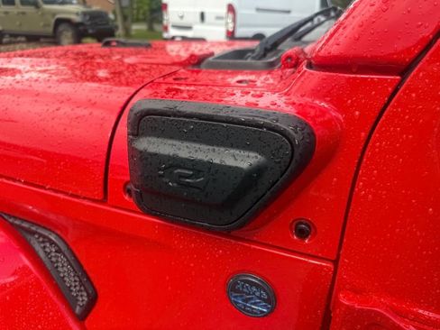 Used 2025 Jeep Wrangler Unlimited Sahara w/ Safety Group AWD/4WD image 11