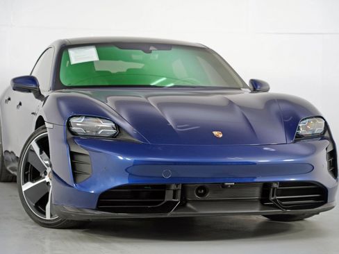 Used 2020 Porsche Taycan image 4