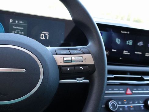 New 2025 Hyundai Tucson SE image 28