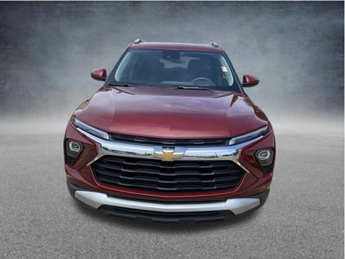 Used 2025 Chevrolet TrailBlazer LT FWD image 2
