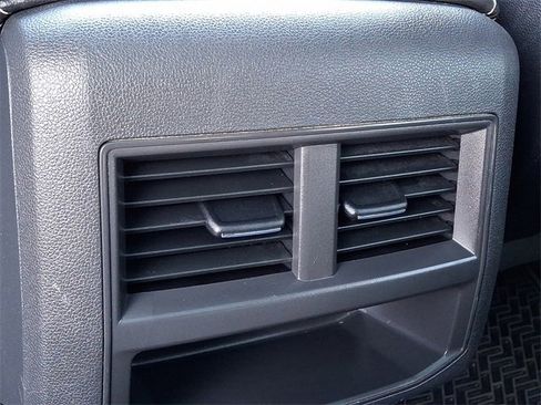 Certified 2022 Volkswagen Atlas Cross Sport SE image 11