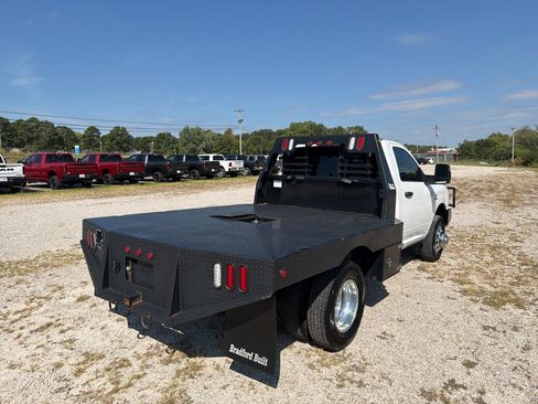 Used 2026 RAM 3500 Tradesman w/ Chrome Appearance Group AWD/4WD image 5