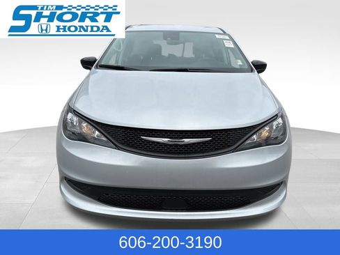 Used 2024 Chrysler Voyager LX image 8