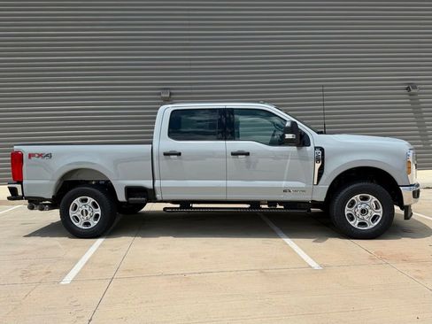 New 2026 Ford F250 XLT w/ FX4 Off-Road Package AWD/4WD image 2