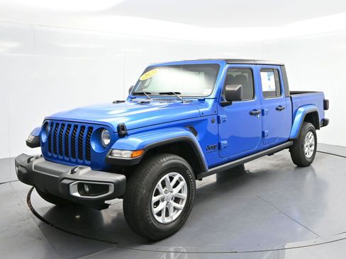 Used 2023 Jeep Gladiator Sport AWD/4WD image 3