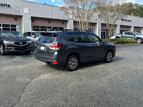 Used 2023 Subaru Forester Premium image 5
