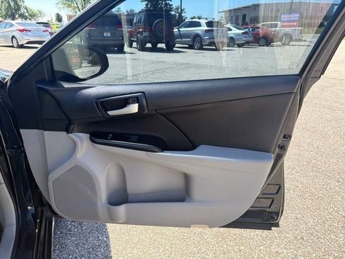 Used 2013 Toyota Camry LE FWD image 29