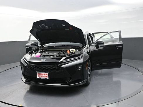 Certified 2025 Toyota Crown Signia AWD/4WD image 43