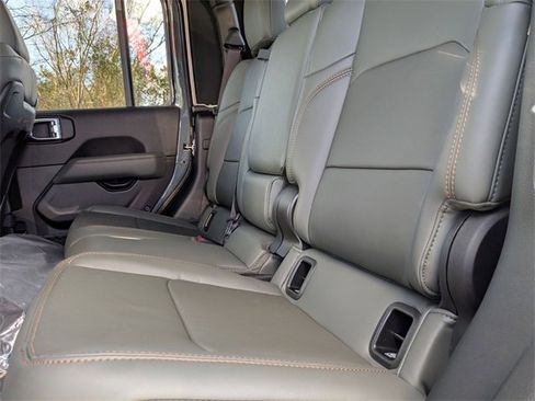New 2025 Jeep Gladiator Mojave image 28