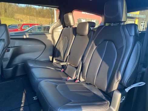 New 2026 Chrysler Pacifica Select FWD image 18