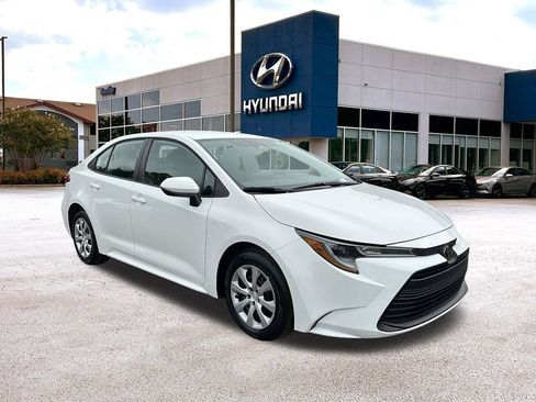 Used 2023 Toyota Corolla LE image 7