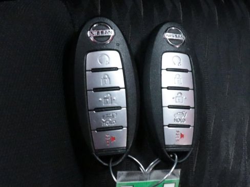 Used 2020 Nissan Rogue SV image 17