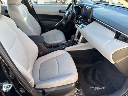 Certified 2024 Toyota Corolla Cross L image 16