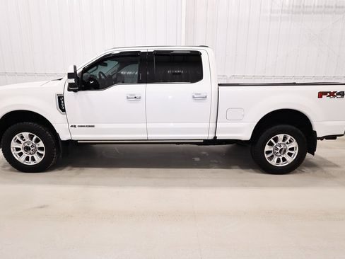 Used 2020 Ford F350 Limited image 3
