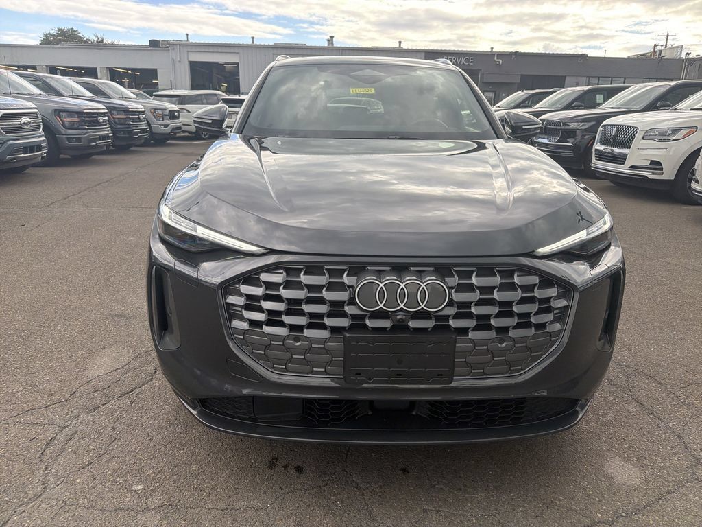 Used 2025 Audi Q5 Premium Plus w/ Premium Plus AWD/4WD image 8