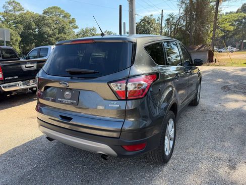 Used 2017 Ford Escape SE image 5