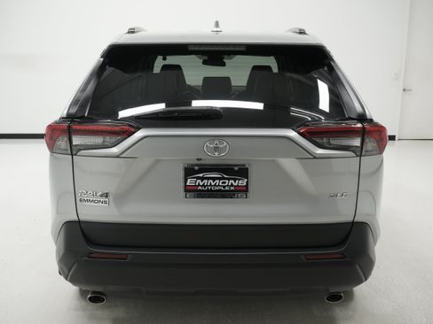 Used 2021 Toyota RAV4 XLE Premium FWD image 5