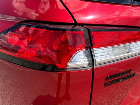 Used 2024 Toyota Corolla Cross SE image 28