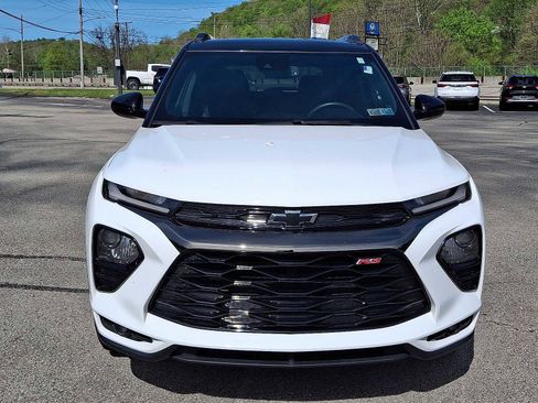 Used 2023 Chevrolet TrailBlazer RS w/ Convenience Package FWD image 2