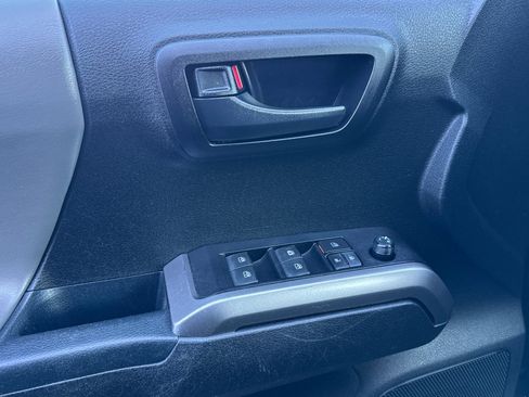 Certified 2021 Toyota Tacoma SR5 image 17