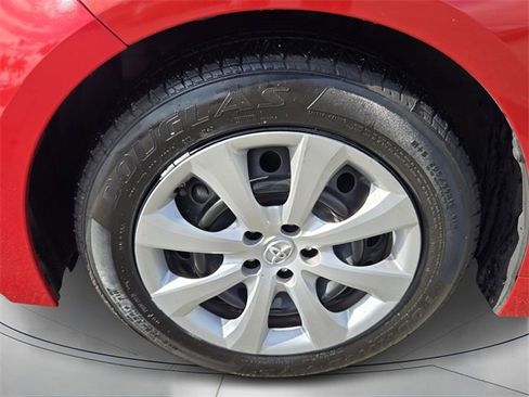 Used 2021 Toyota Corolla LE image 9